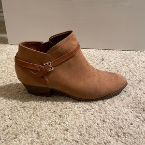 Small Heeled Beige Zip Up Bootie
